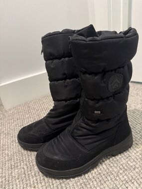 Black Winter Puffer Boots - Banff Trail